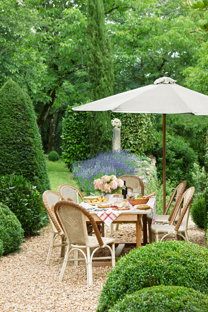 romantic-french-country-backyard