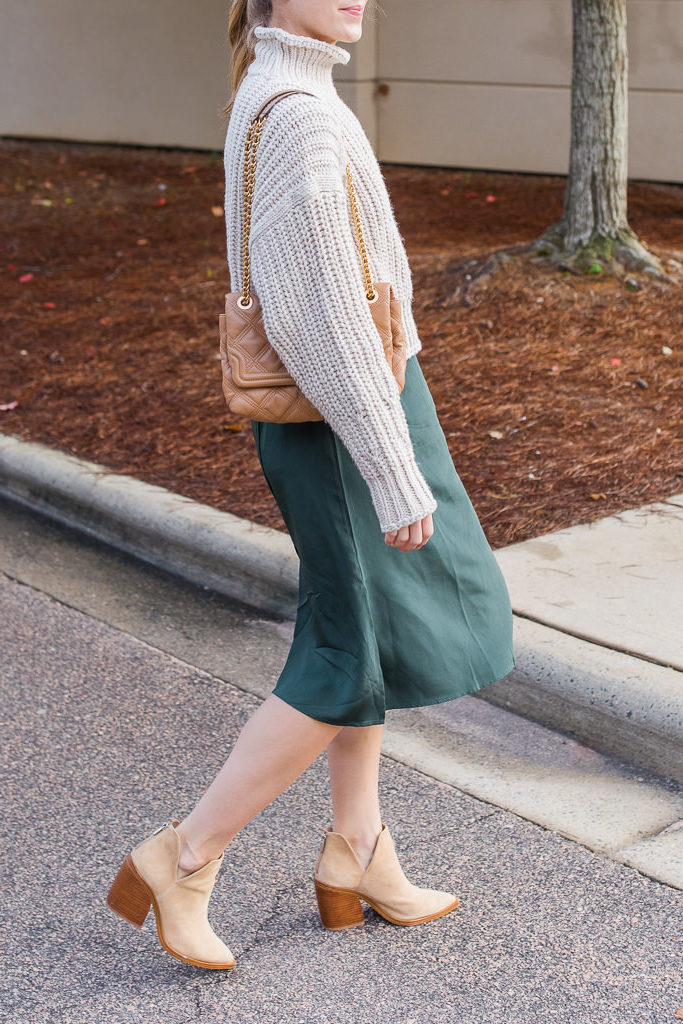 6 Ways to Style an Oversized Sweater for Fall