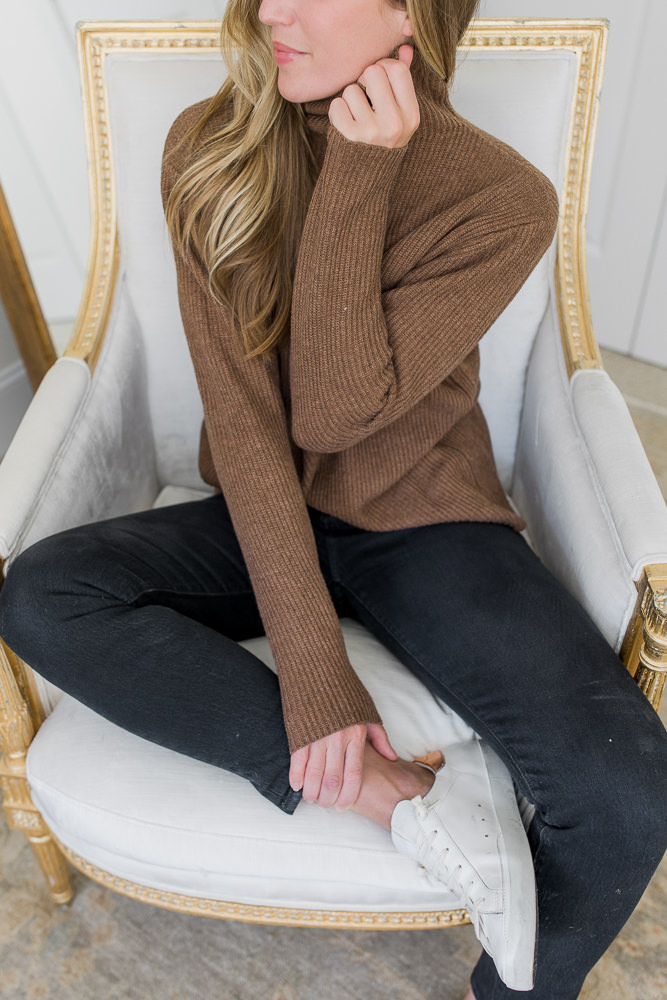 brown-turtleneck-sweater-outfit