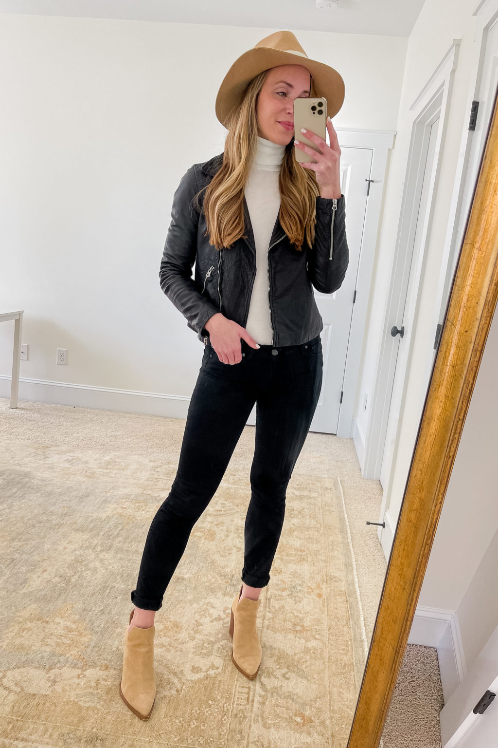 What to Wear with Black Jeans: 18 Outfit Ideas | Natalie Yerger