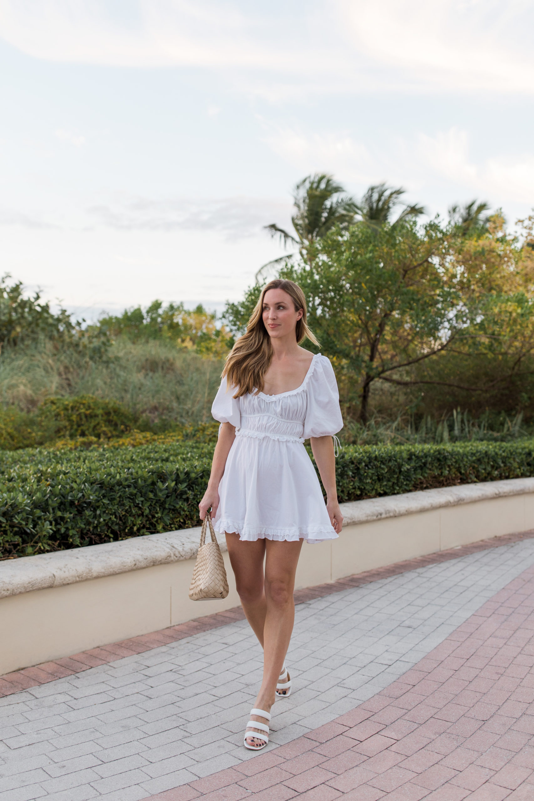 miami-outfits-white-mini-dress