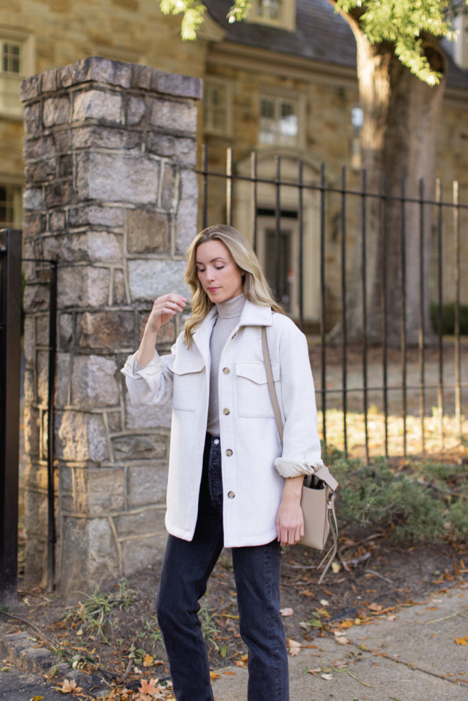 natalie yerger wearing white shacket outfit with AGOLDE 90s pinch waist straight leg jeans and everlane turtleneck