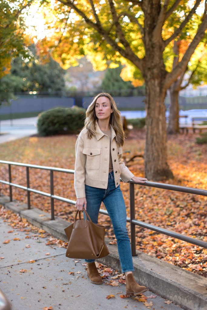 natalie yerger wearing casual fall outfit with sezane jacket agolde tee mother jeans and steve madden chelsea boots
